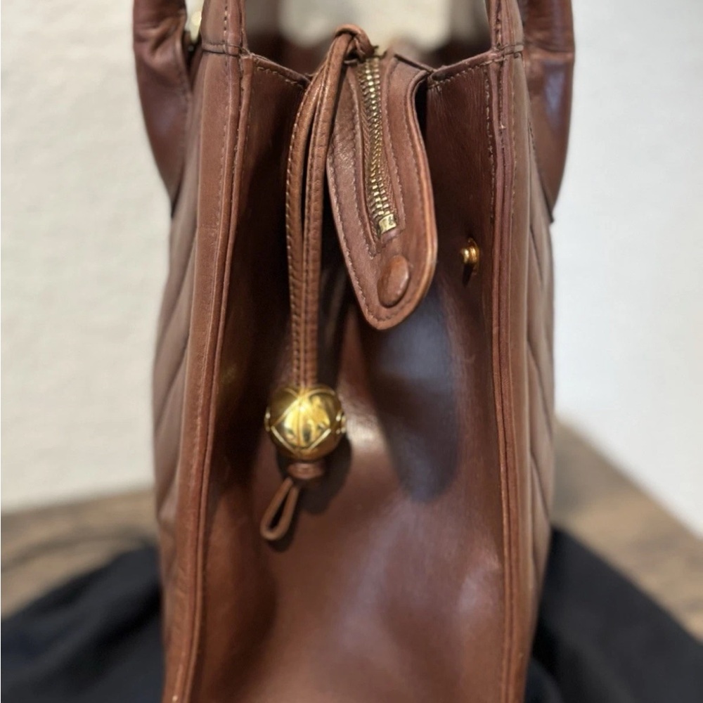 CHANEL Quilted Brown Leather Vintage Shoulder Bag 1990s Collection - Picture 5 of 16
